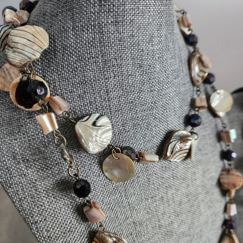 Source Unknown Shell and Black Necklace Set - Picture 4 of 11